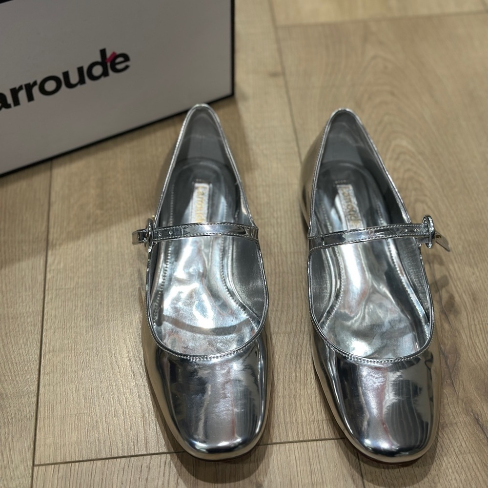 Larroude Blair Ballet Flat In Silver Specchio size 7.5. Preowned in box - Picture 8 of 10